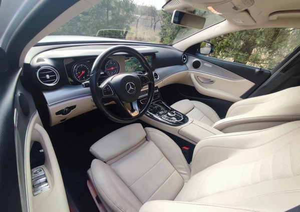 Mercedes-Benz Klasa E cena 89900 przebieg: 289900, rok produkcji 2017 z Jawor małe 781